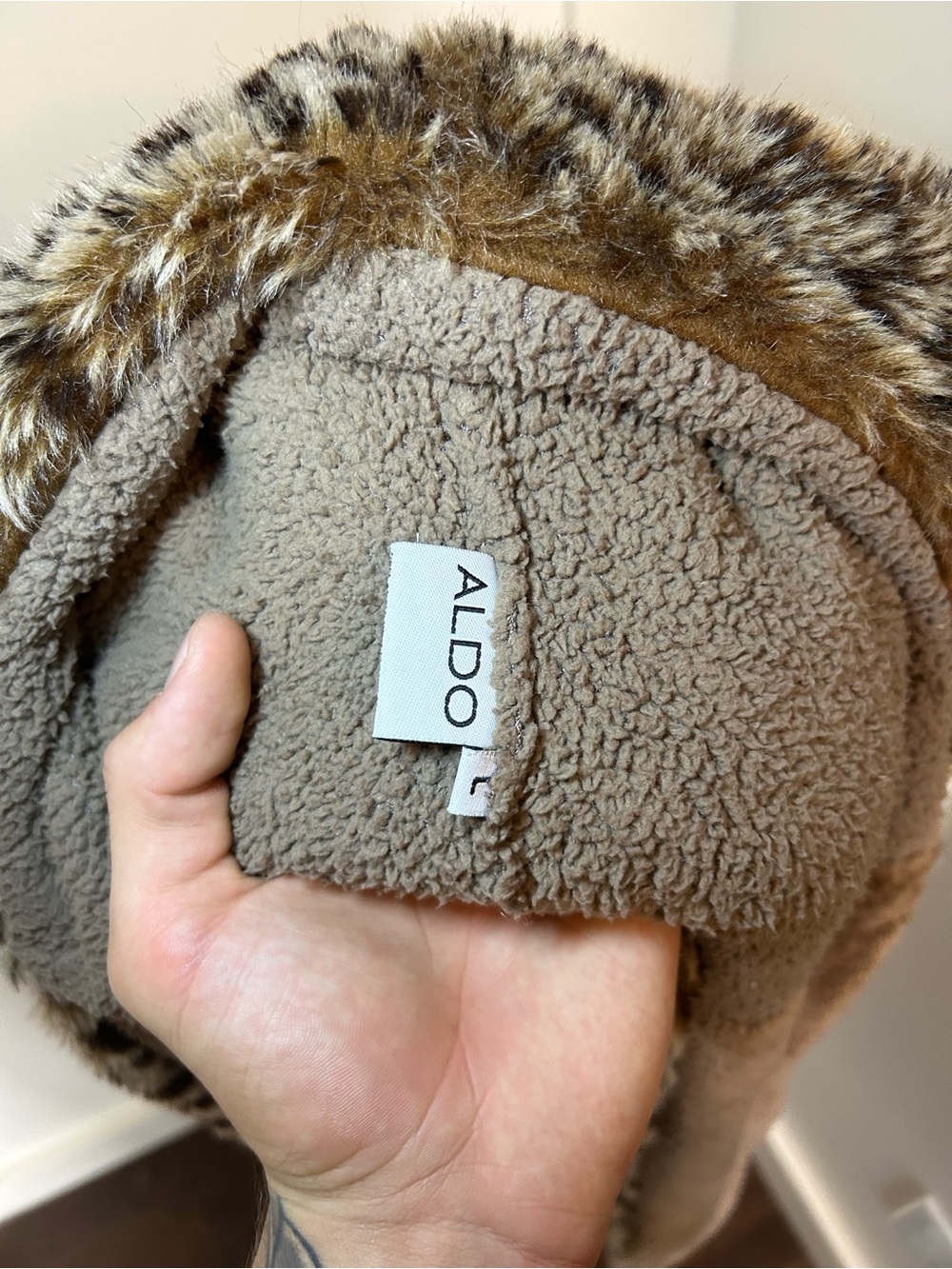 Vintage Aldo sherpa fleece lined leopard fur hat accessory - Picture 4 of 10